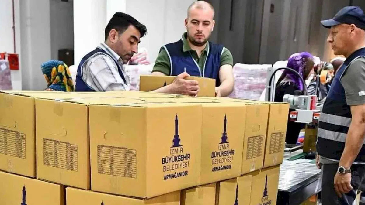 İzmir Büyükşehir’den bayramlık gıda kolisi desteği