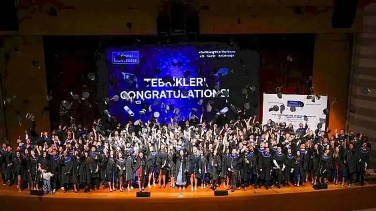 Sabancı Üniversitesi, profesyonel yüksek lisans programı 2024 mezunlarını verdi