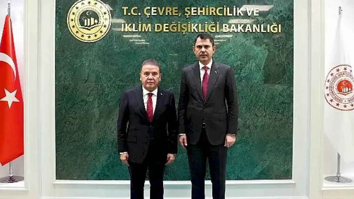 Antalya Büyükşehir Belediye Başkanı Muhittin Böcek, Ankara'da Çevre ve Şehircilik Bakanı Murat Kurum ile bir araya geldi