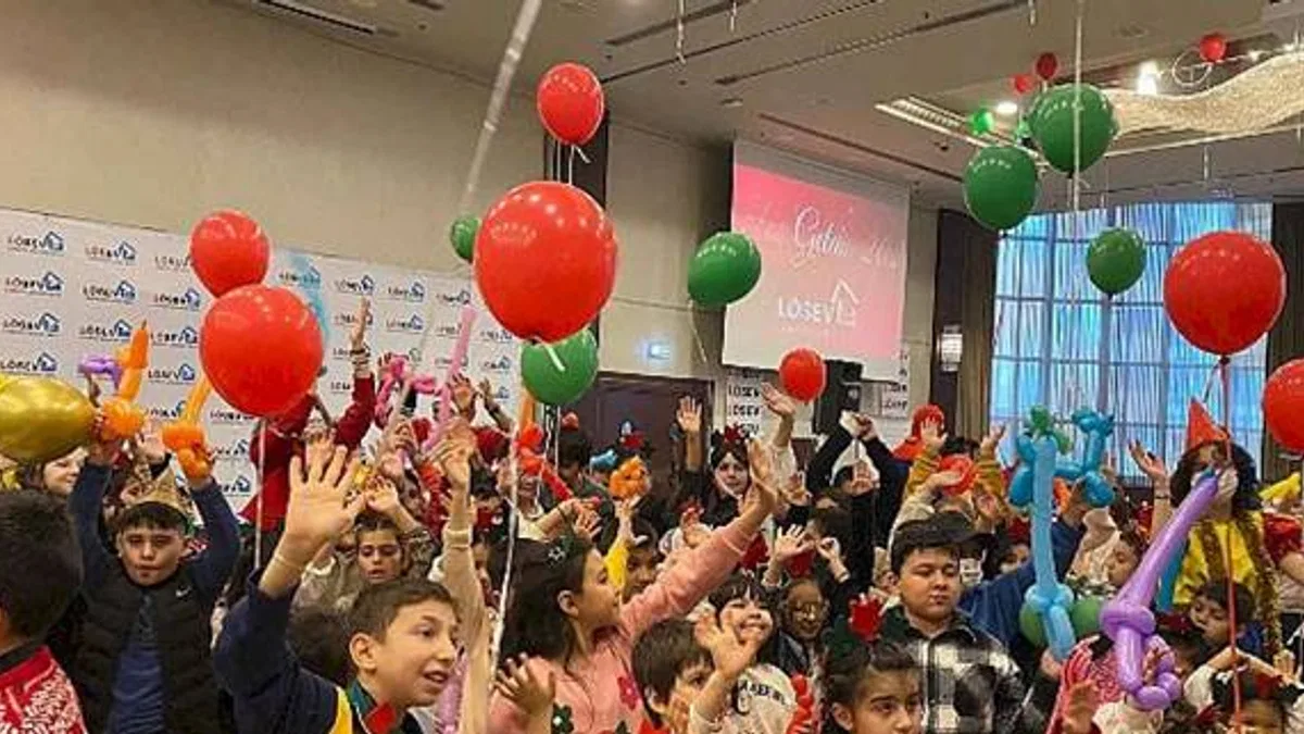 LÖSEV, her yılbaşında olduğu gibi bu yıl da lösemili çocuklar ve aileleri için anlam dolu yılbaşı etkinlikleri düzenliyor