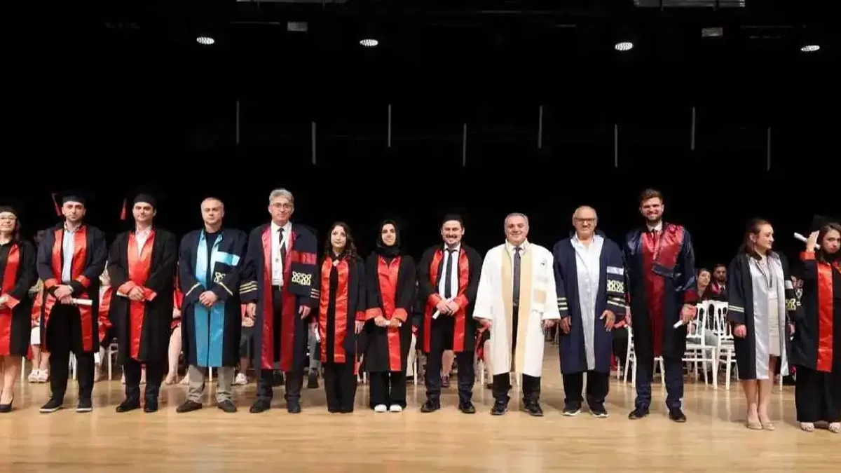 ERÜ’de lisansüstü mezuniyet sevinci yaşandı