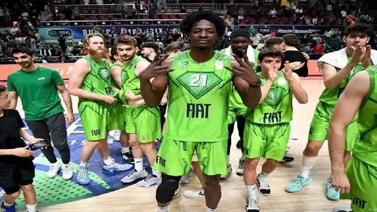 TOFAŞ Play-Off biletini Kolej'den aldı