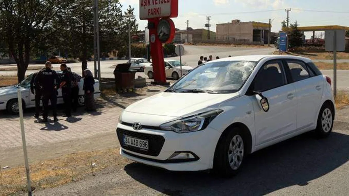 Şarkışla'da otomobilin çarptığı yaya yaralandı