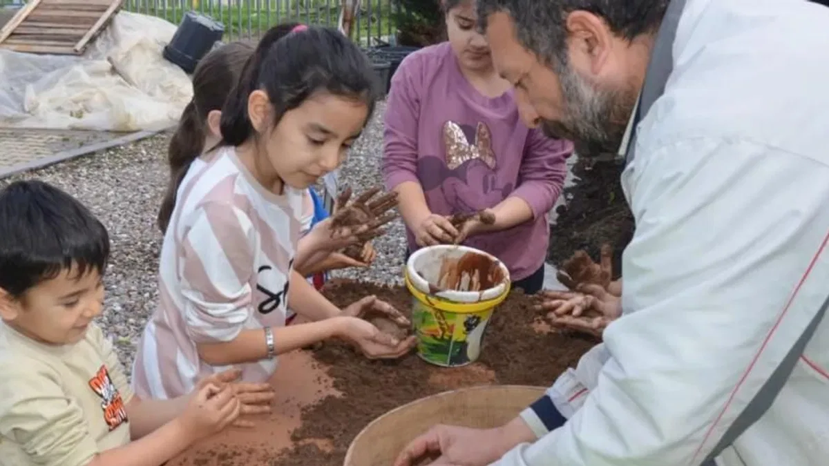 Efes Selçuk’ta üretici pazarı etkinliklerle renkleniyor