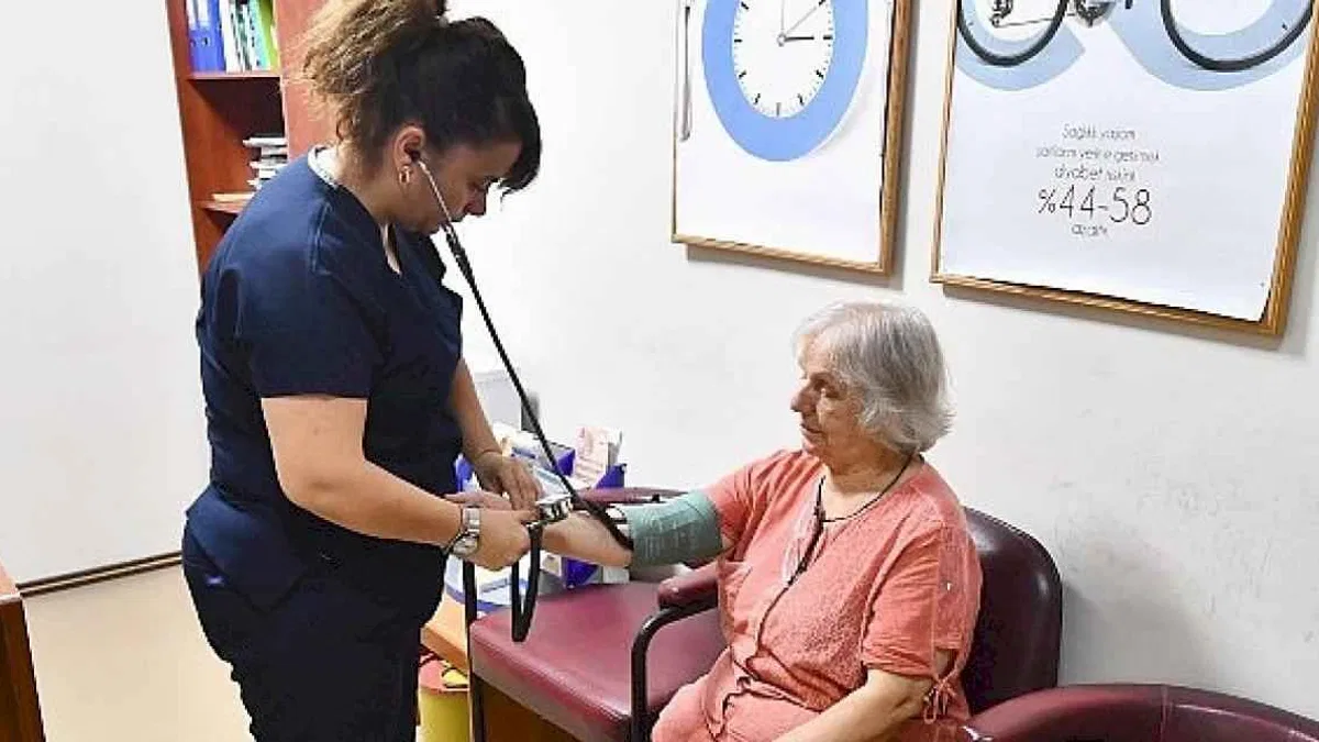 İzmir Büyükşehir Belediyesi bu yıl binlerce kişiye sağlık hizmeti verdi Eşrefpaşa Hastanesi şifa dağıtıyor