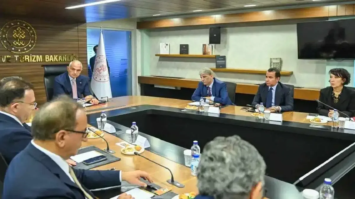 Bakan Ersoy, hizmet ihracatında yeni hedefleri değerlendirdi