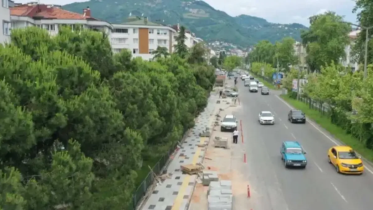 Ordu'da Atatürk Bulvarı’nda kaldırımlar yenileniyor