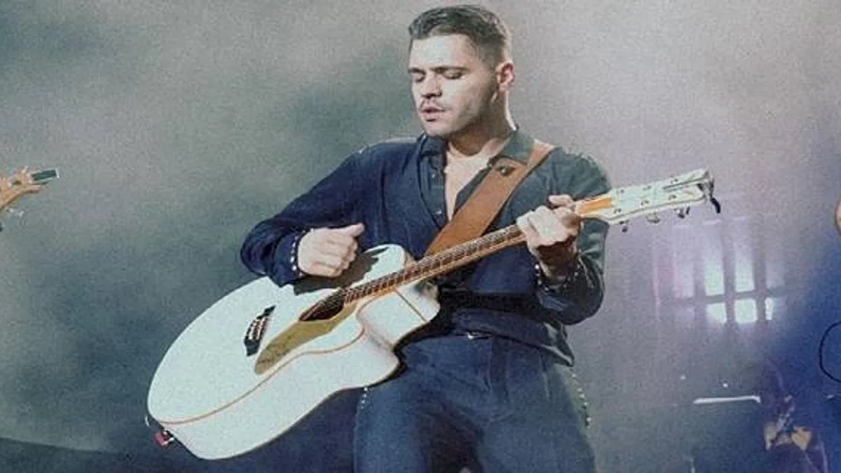 Emir Can İğrek Muhteşem Performansı ile Ayakta Alkışlandı