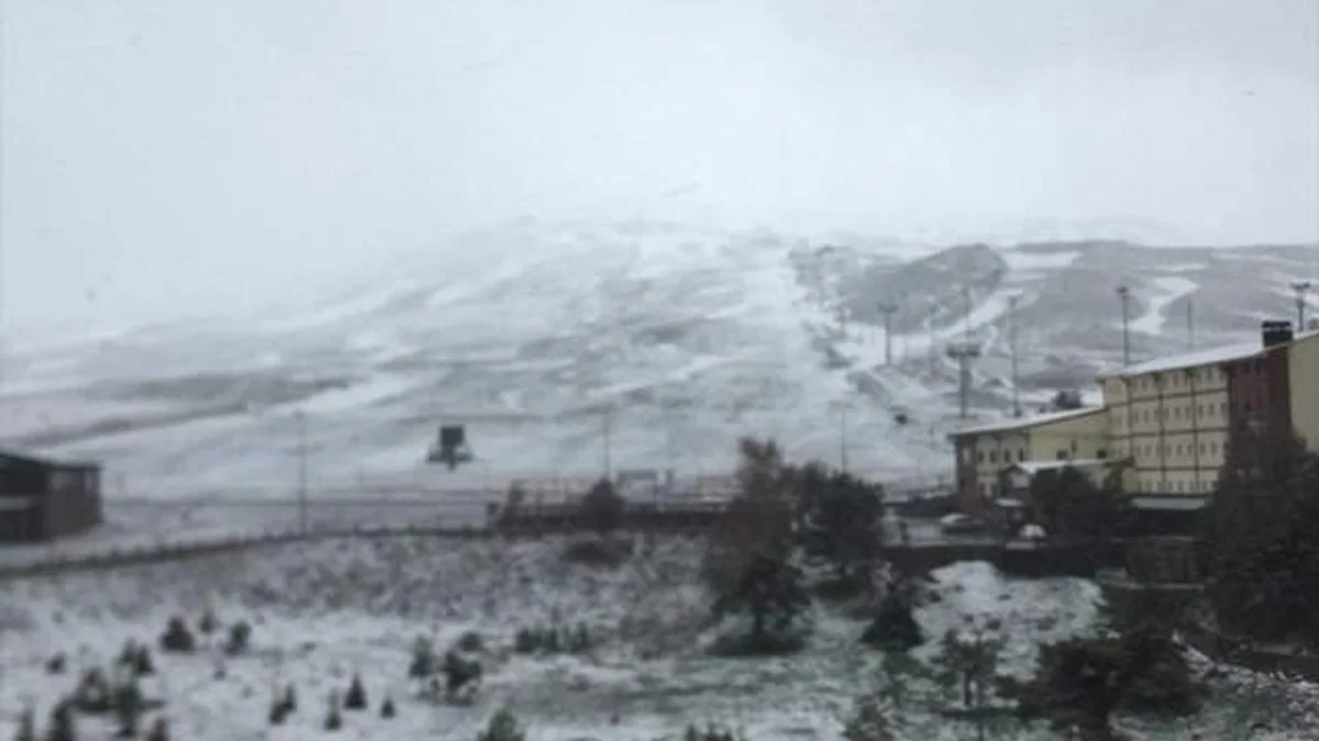 Erciyes'e kar yağdı