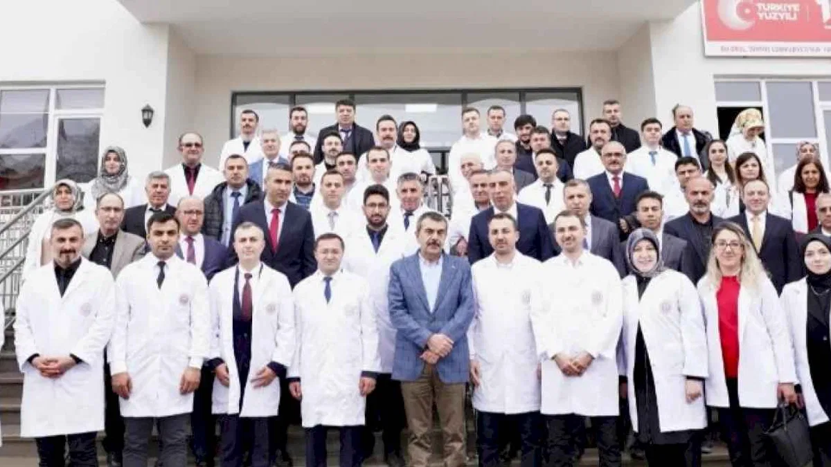 Bakan Tekin'den Oltu Anadolu İHL'ye ziyaret