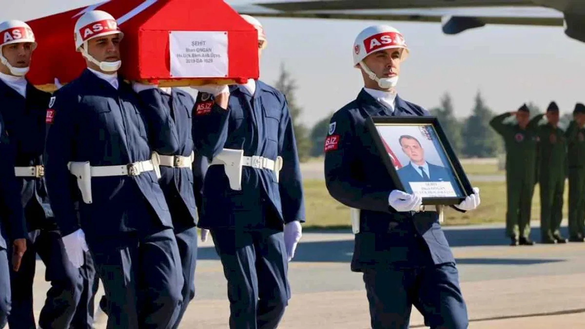 Uçak kazasında şehit olan iki subay Eskişehir’de karşılandı