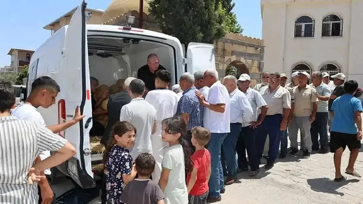 Hatay Büyükşehir'den vatandaşlara 100 ton kavun