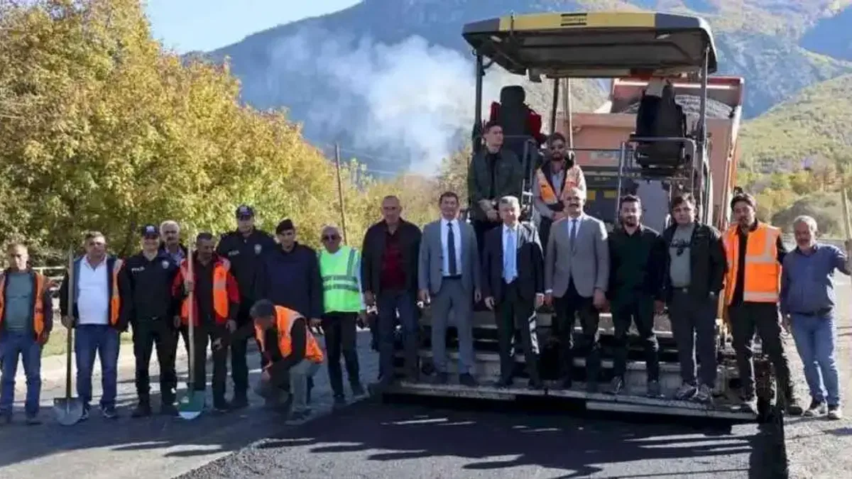 Artvin'de Vali Ergün’den Ardanuç’ta asfalt mesaisi