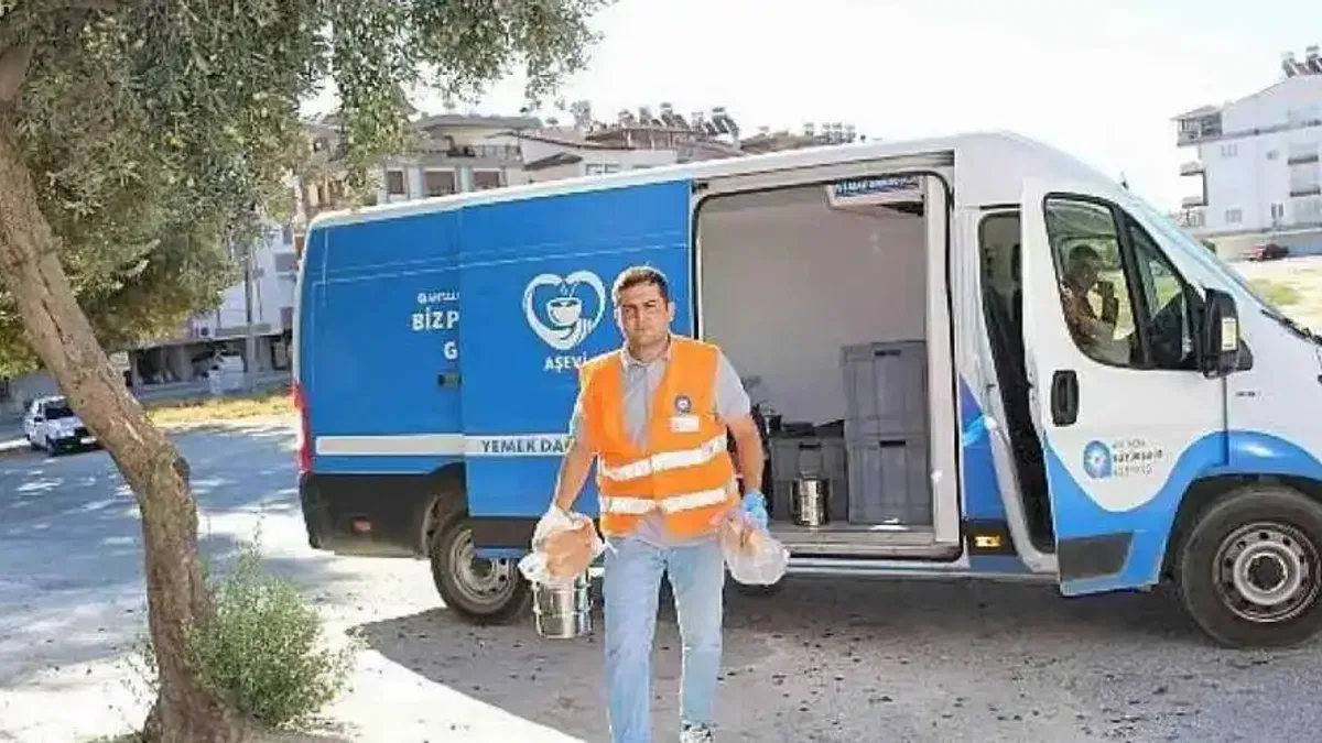 Manavgat Aşevi ihtiyaç sahiplerinin yanında