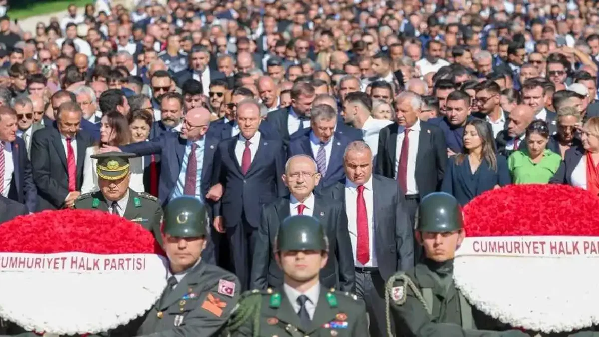 CHP’nin 103. kuruluş yıl dönümünde Anıtkabir’de anlamlı tören