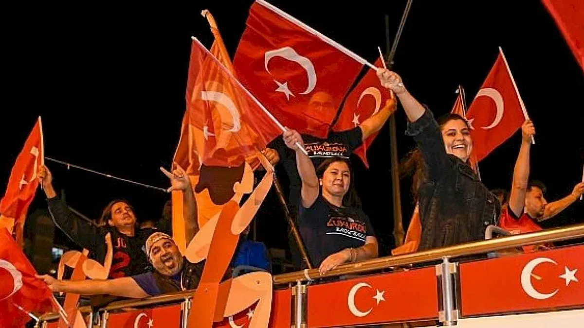 Yenişehir Belediyesi Cumhuriyet Korteji düzenledi