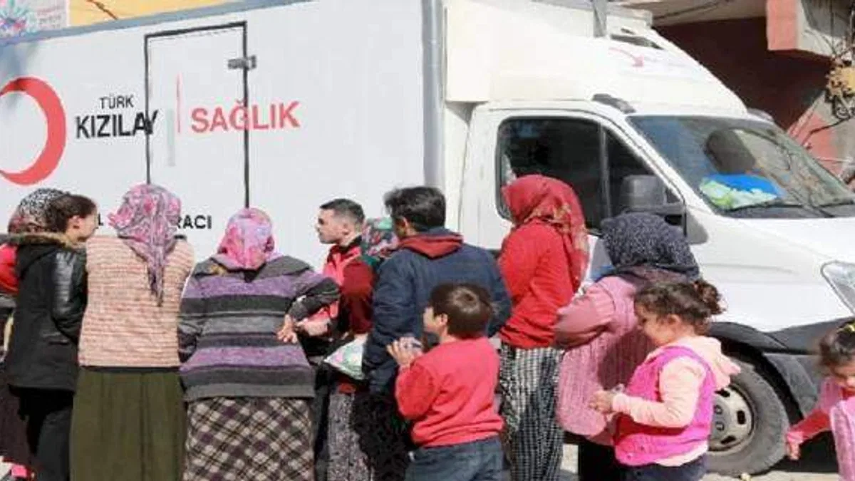 Kızılay Mobil Sağlık'la ilk gün 600 depremzedeye ulaştı