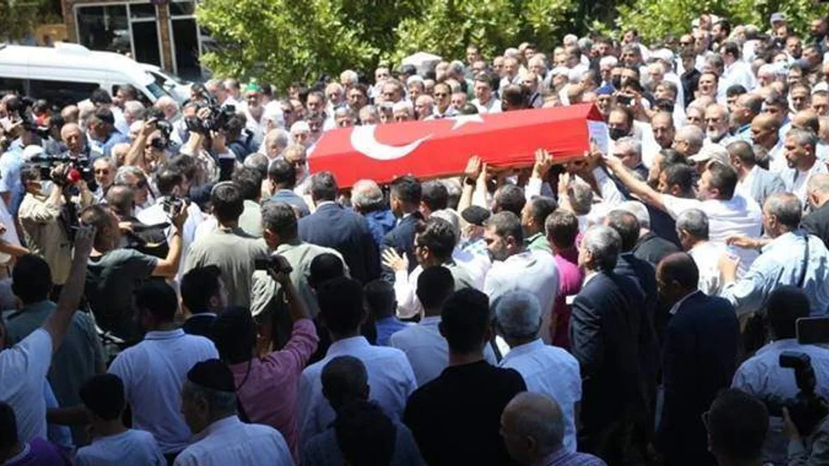 Eski vekil Ali Sezal'ın cenazesi toprağa verildi