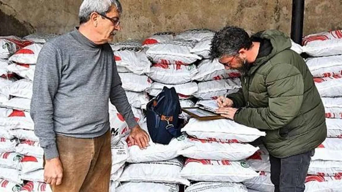 İzmir Büyükşehir Belediyesi ekipleri hava kalitesi için denetimde Kömür satış yerlerine sıkı denetim