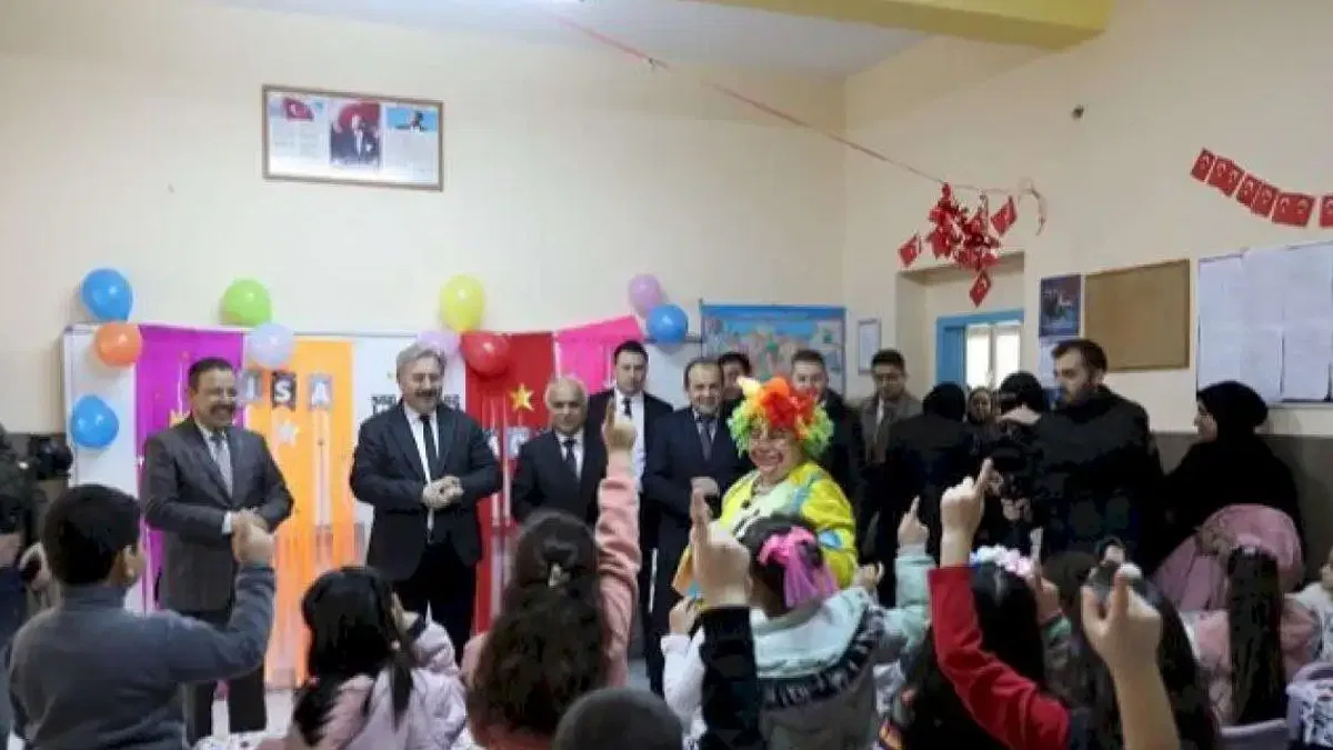 Miniklerin karne hediyesi Başkan Palancıoğlu'ndan