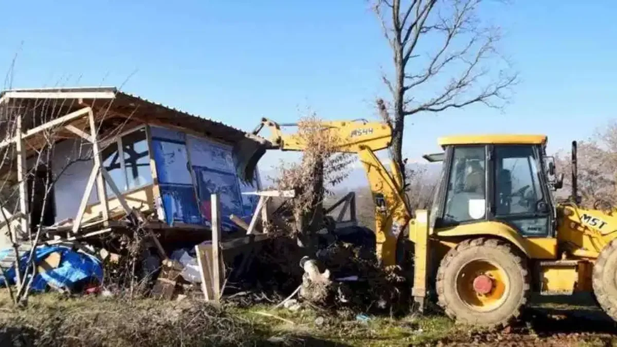 Bursa Yenişehir’de kaçak yapılar tek tek yıkılıyor