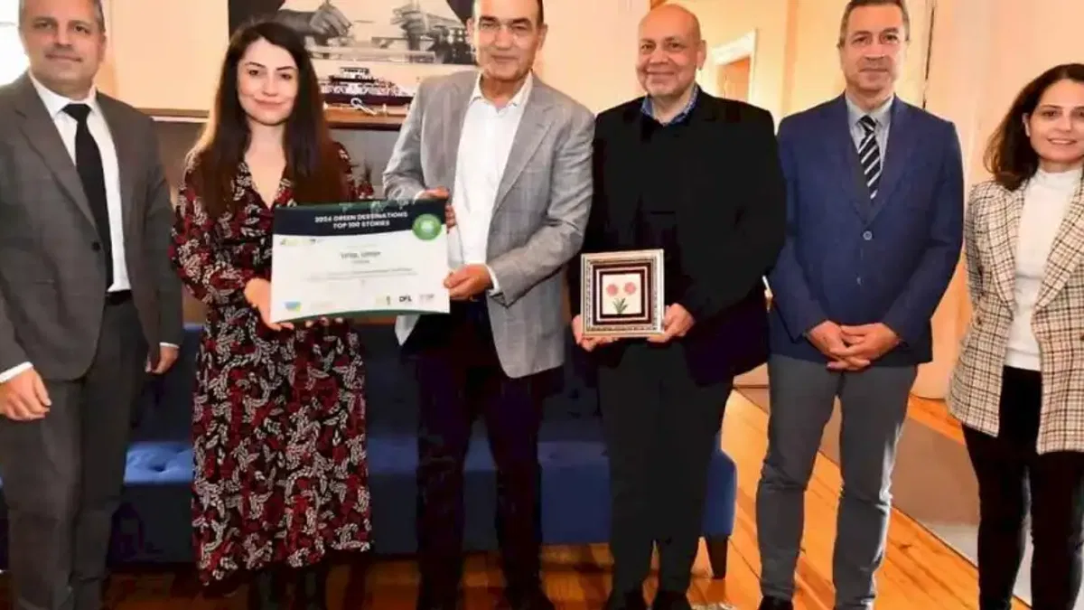 İzmir'e “En İyi 100 Hikaye Ödülü” sertifikası verildi