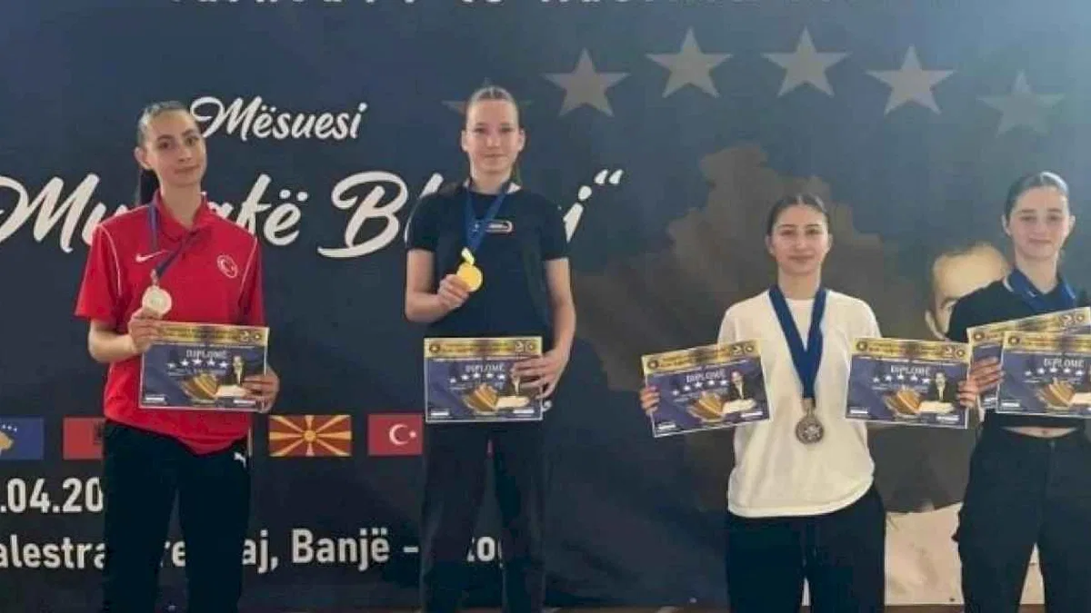 Nilüferli karateciler madalyalarla döndü