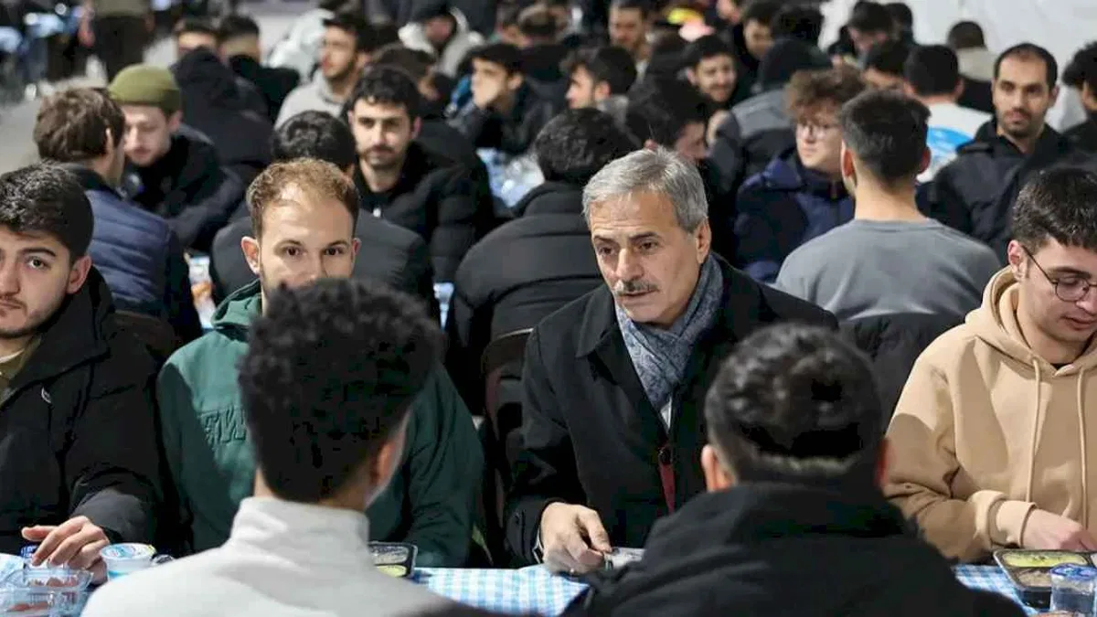 Sakarya'da Başkan Alemdar, gençlerle bir araya geldi