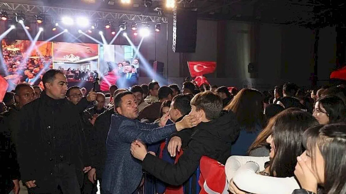 Belediye Başkanı Rasim Arı: Eğer Bugün Cumhuriyet Varsa O Cumhuriyetin Bir Başkahramanı Var.