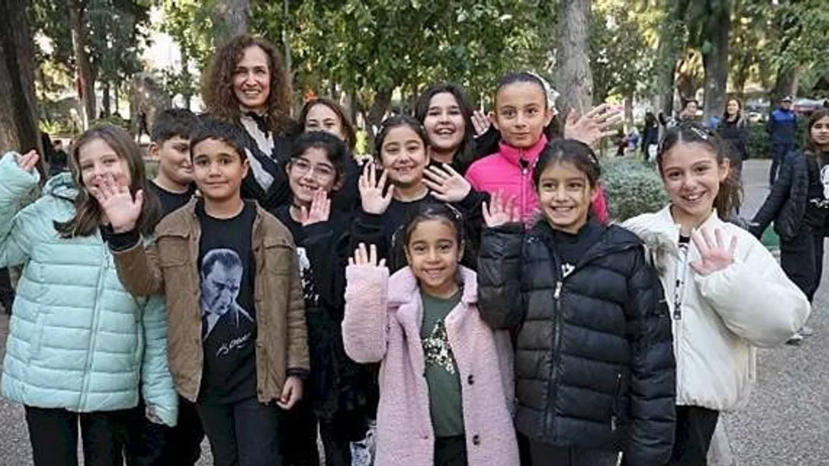 Karşıyaka'da hayat durdu; kalpler Atatürk için attı!