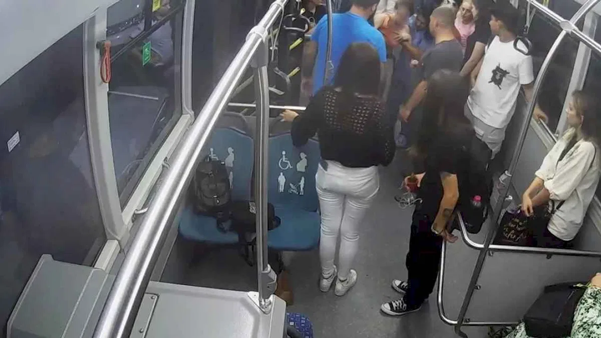 Fenalaşan yolcu için direksiyonu hastaneye çevirdi