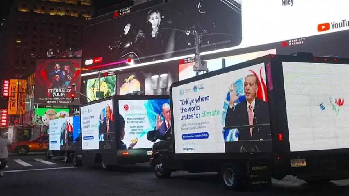 Cumhurbaşkanı Erdoğan’ın mesajları Times Meydanı‘nda