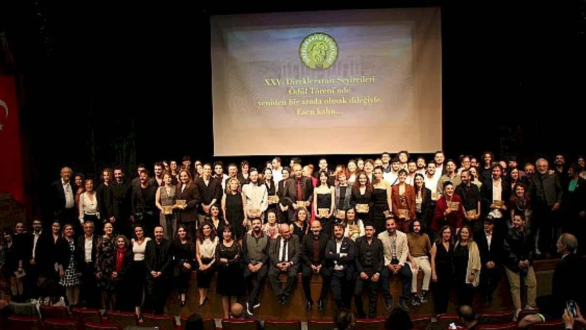 İstanbul Büyükşehir Belediyesi Şehir Tiyatroları, 24. Direklerarası Seyirci Ödülleri'nden "Sahne Tasarımı" ödülüne layık görüldü
