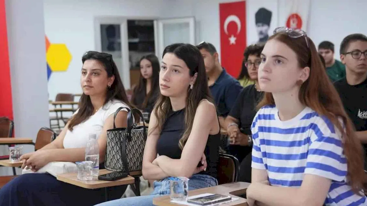 Keçiörenli gençler geleceğe yapay zekayla hazırlanıyor
