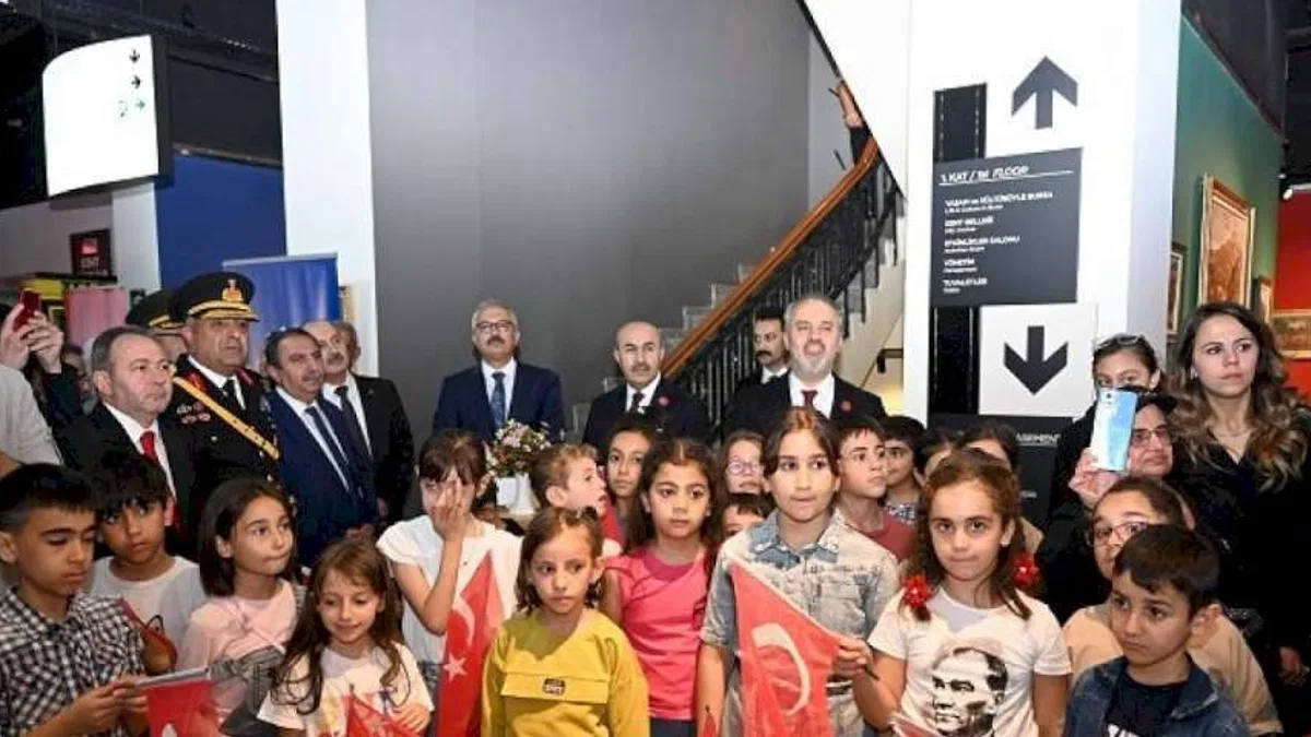 Bir Cumhuriyet Ressamı Şefik Bursalı