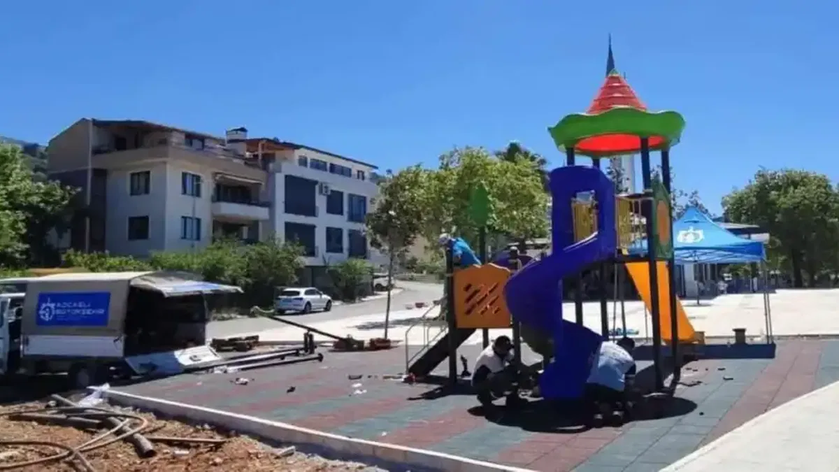 Gölcük Ulaşlı’da çocukların neşesi sahile taşınıyor