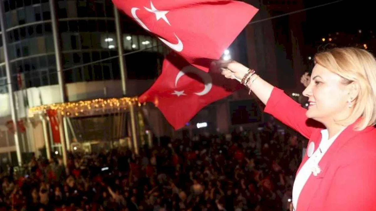 Başkan Hürriyet: 400 bin İzmitlinin başkanıyım