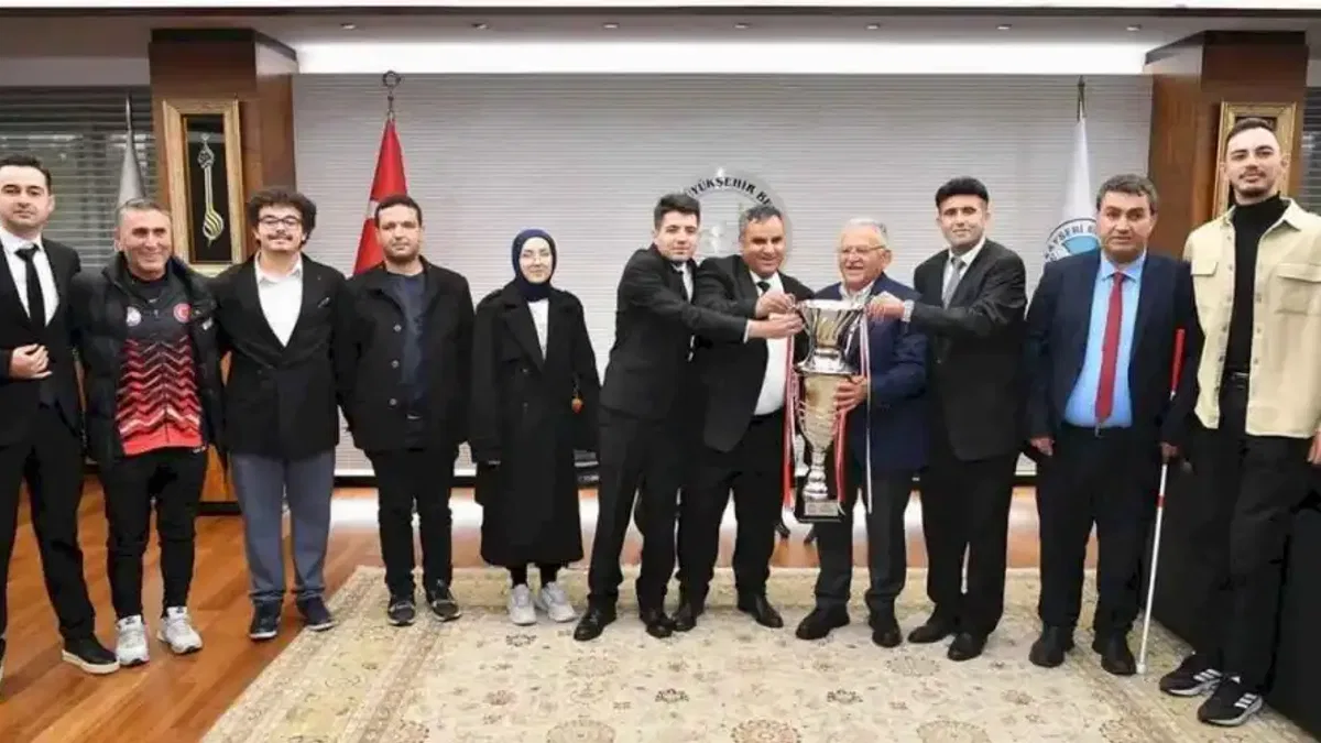 Kayseri Büyükşehir Sesi Görenler'in şampiyonunu ağırladı