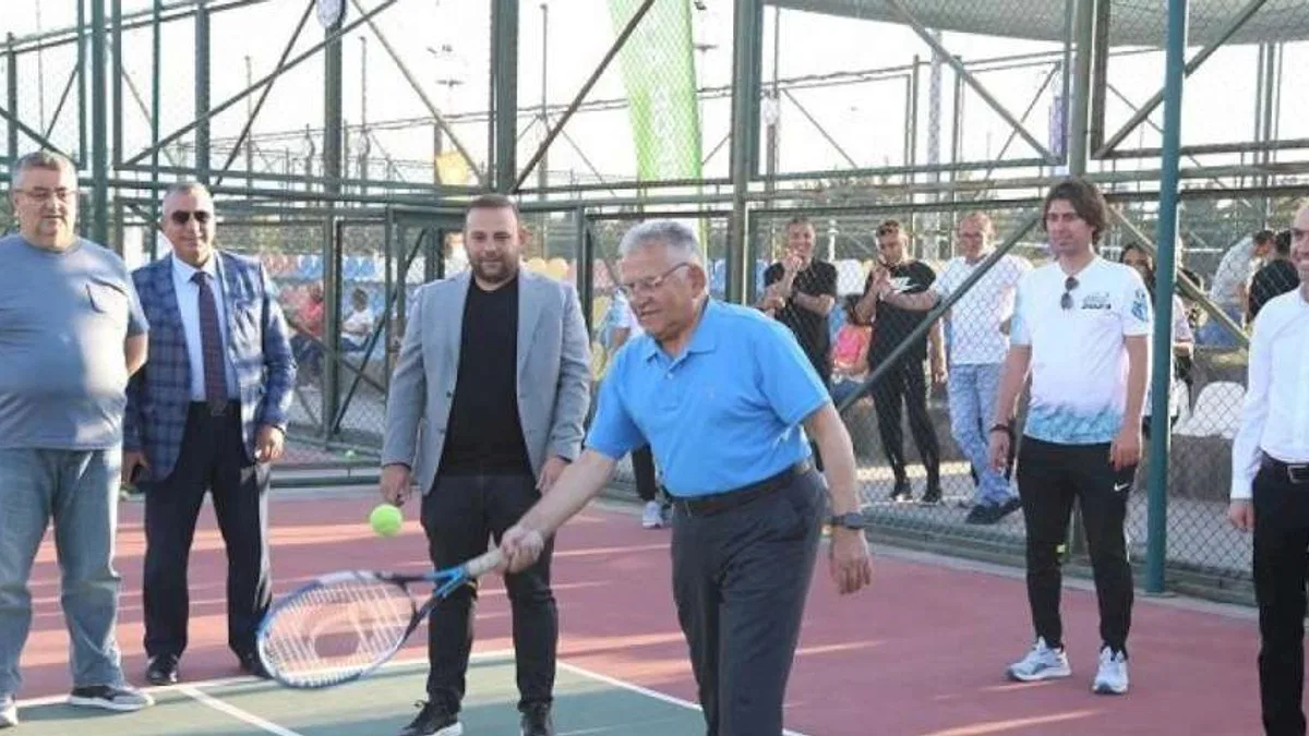 Kayseri Büyükşehir'in tenis kortlarına sporsever akını