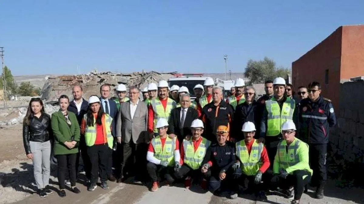 Kayseri Büyükşehir Kentsel Arama Kurtarma'dan tatbikat