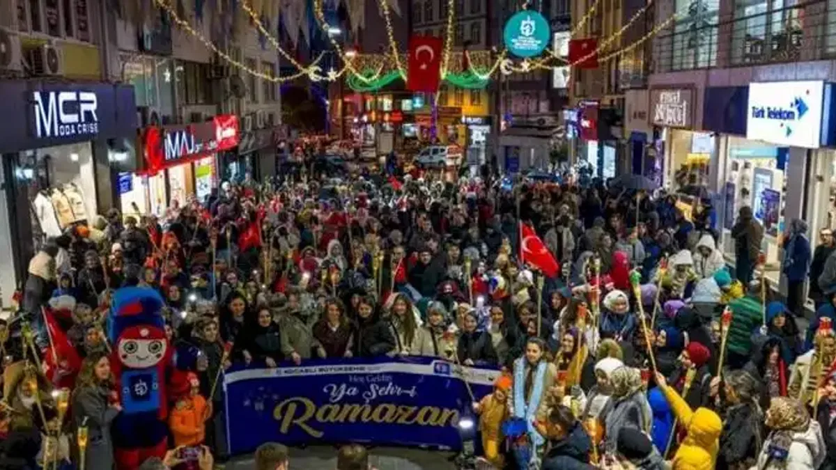 Gebze'de Ramazan'a özel 'Fener Alayı'