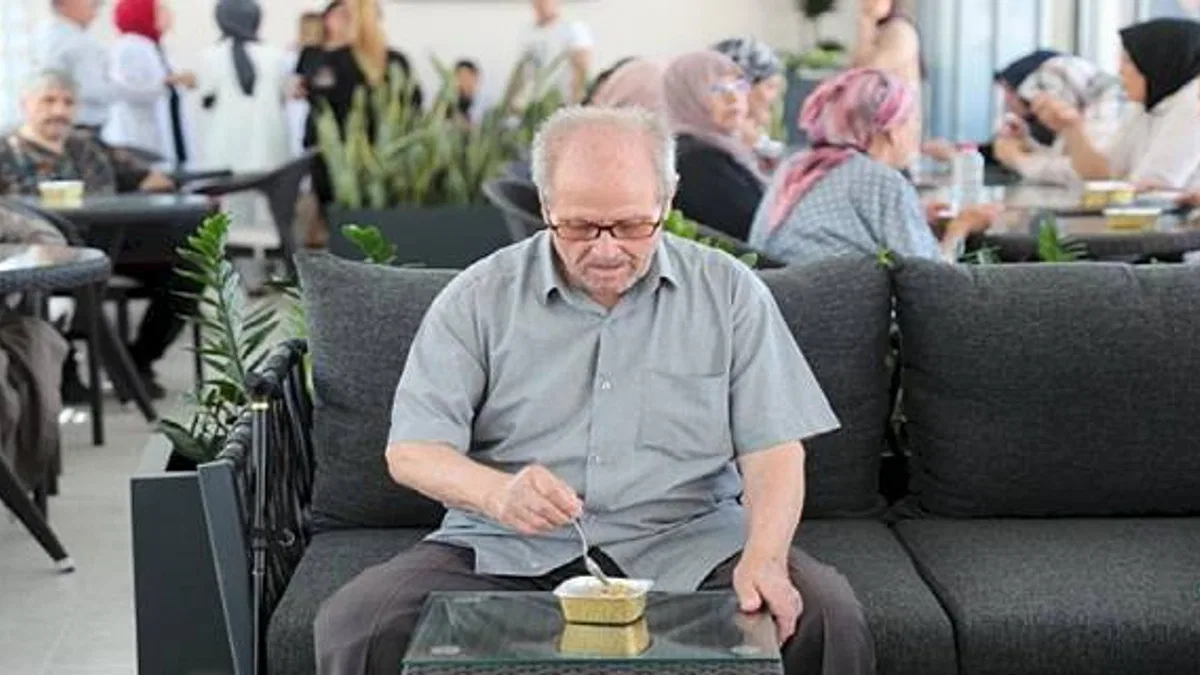 Yaşlı Yaşam Merkezi'nde Aşure İkramı