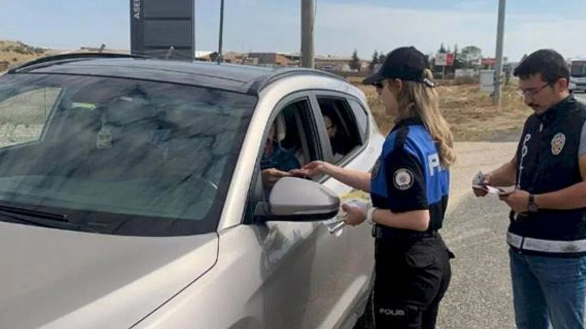 Keşan'da trafik ve araç güvenliği konulu broşür dağıtıldı