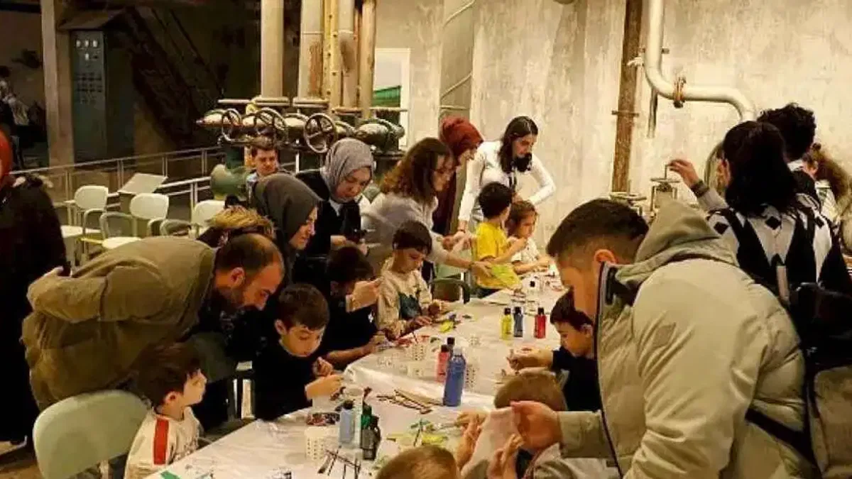 Kağıt uçaklar birincilik için yarıştı