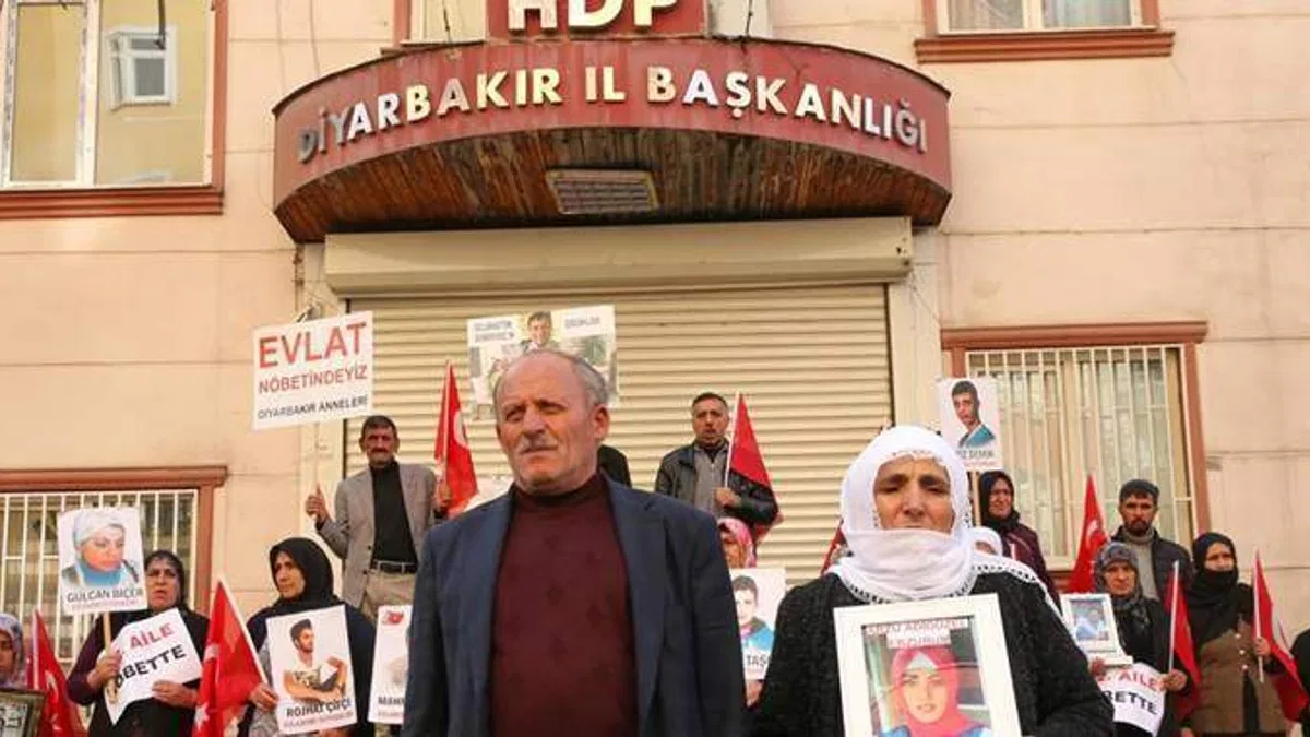 Diyarbakır annelerinin oturma eylemine bir aile daha katıldı