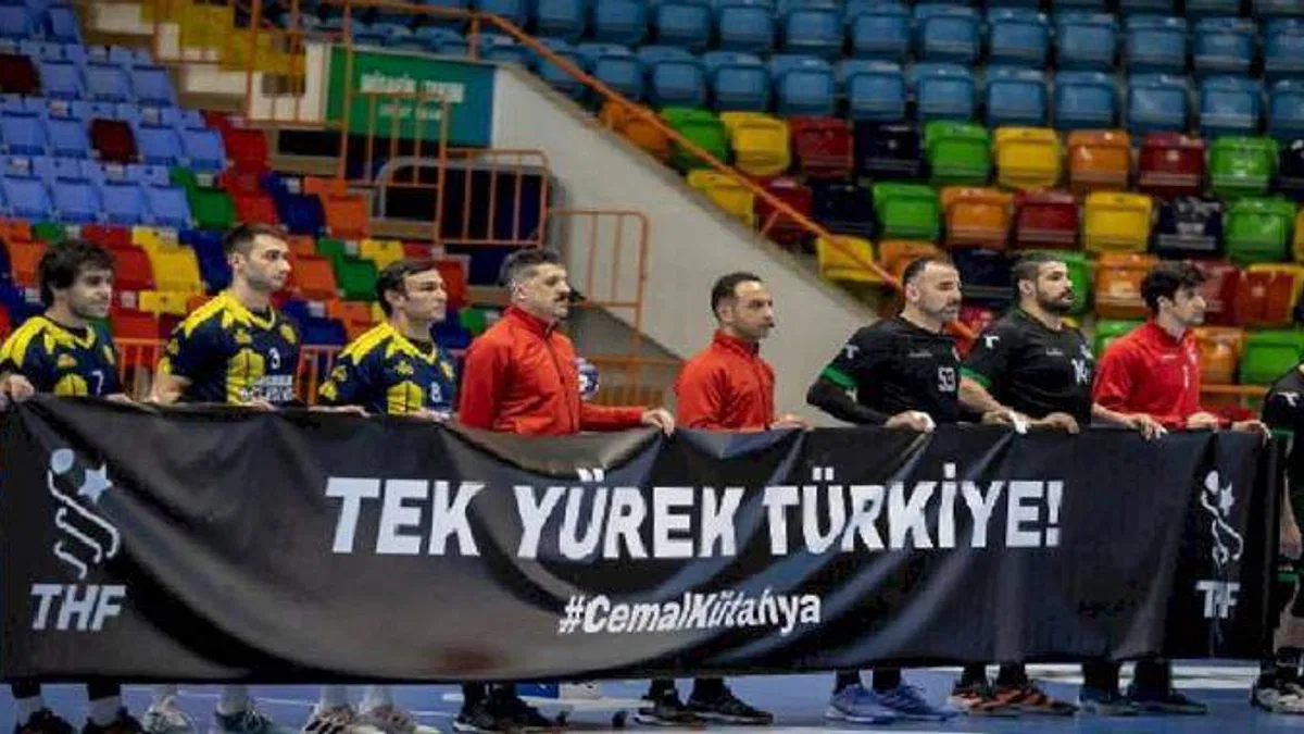 Sakarya’nın gururu Büyükşehir Hentbol yarı finalde