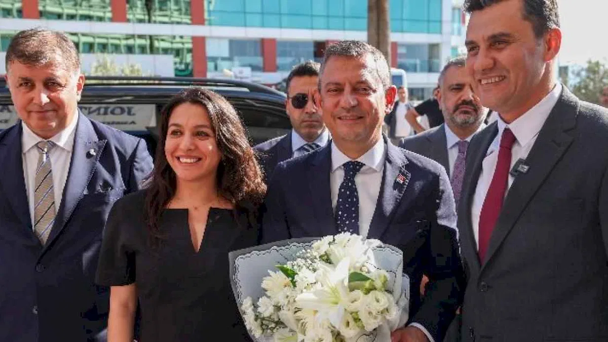 Özgür Özel'den Cemil Tugay'a övgü