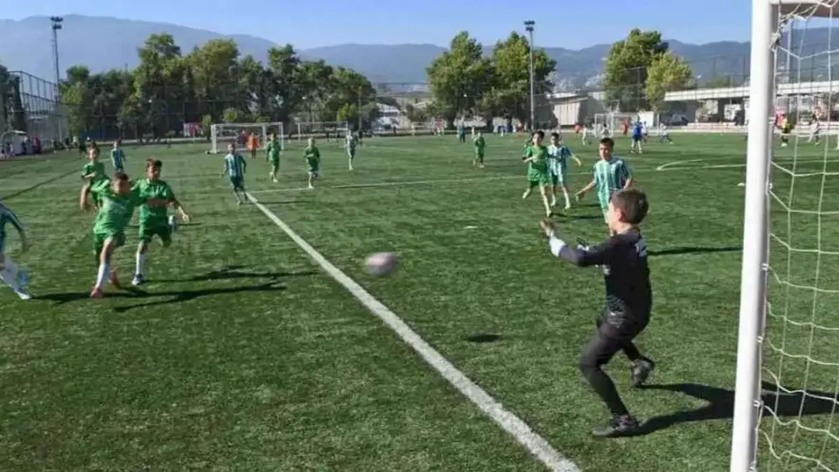Geleceğin futbolcuları Osmangazi’de sahaya çıktı