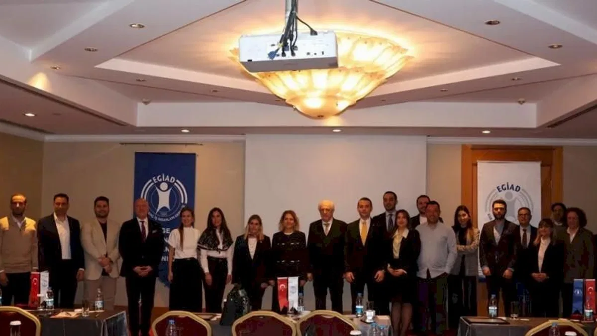 Türkiye tüketimle değil, üretim ve ihracatla büyümelidir