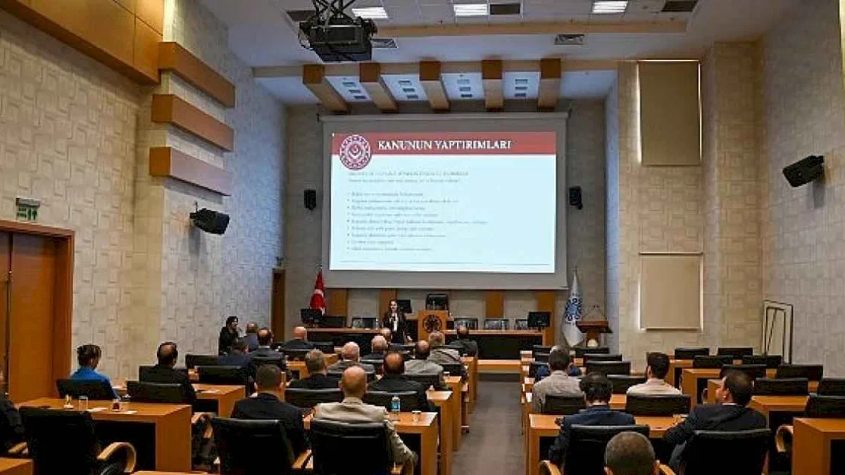 Selçuklu Belediyesi'nde 'Kadına Yönelik Şiddetle Mücadele, Erken Yaşta Evlilik ve Zorla Evlilik' konularında eğitim